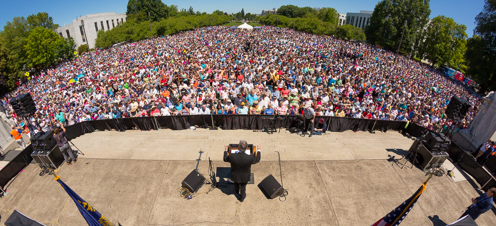 Franklin preaching to crowd