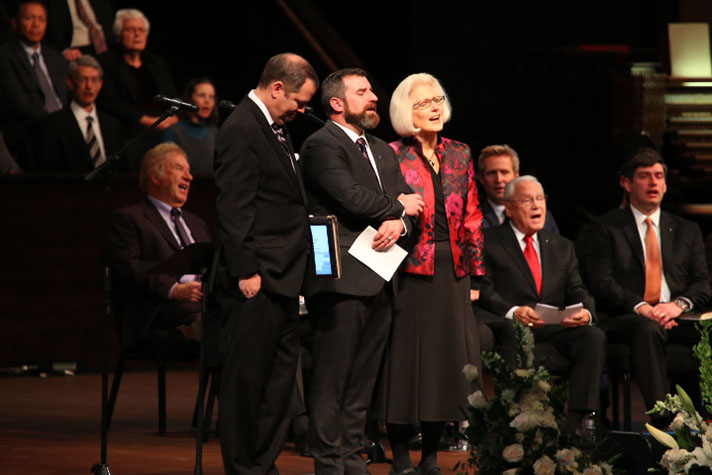 Cliff Barrows family singing with audience