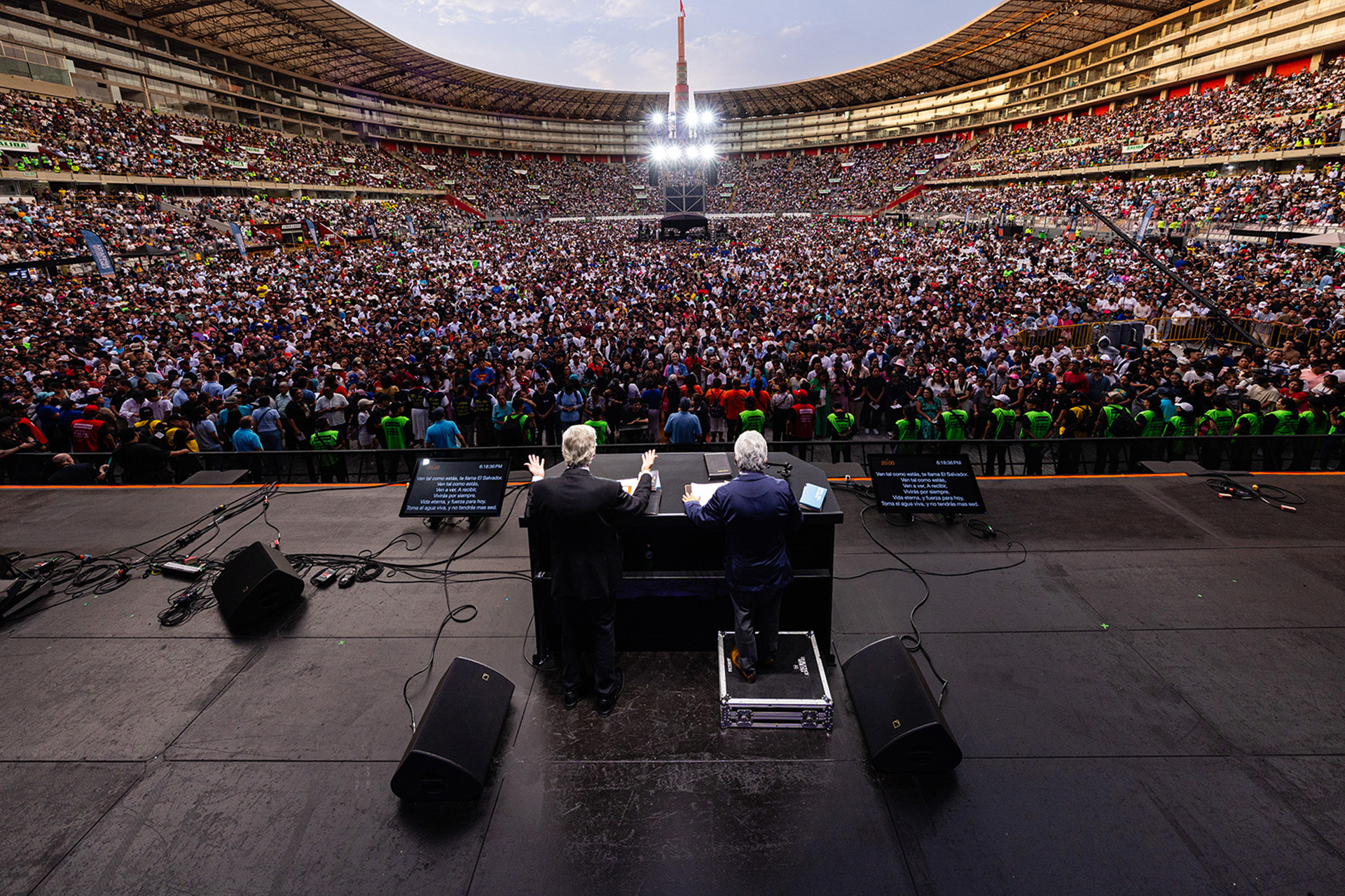 In Lima, Peru, Thousands Accept Christ at Franklin Graham Event