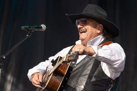 Dennis Agajanian began the night with worship