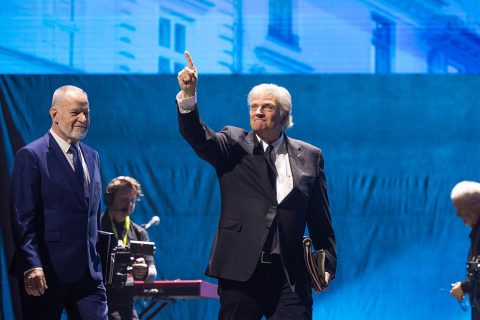 Franklin Graham thanking the crowds as he exits the stage at the end of the Festival.
