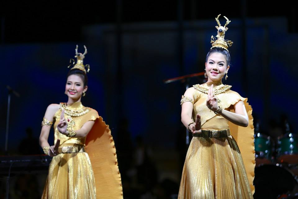 Thai dancers gave a beautiful performance.