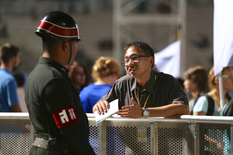 A counselor talks with one of the security officers working at the event.