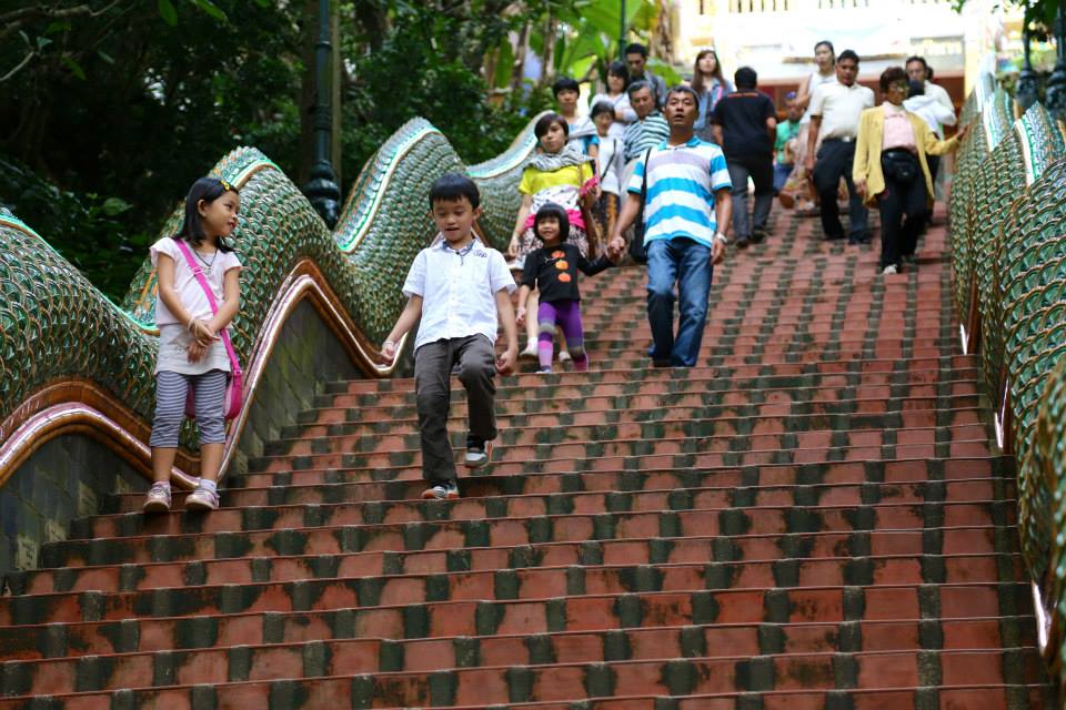 Dozens of steps leading to the temple are filled with locals and tourists alike daily.