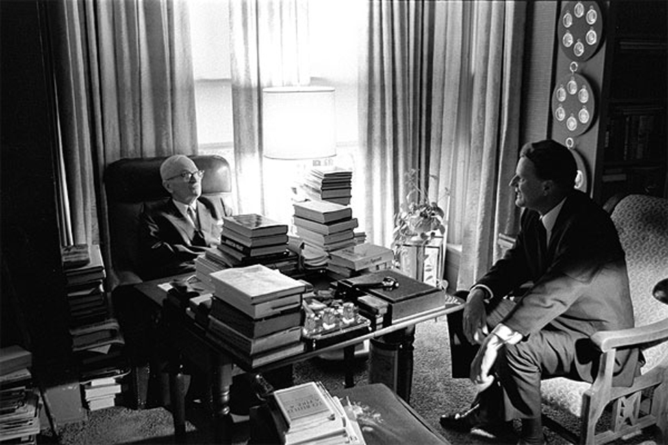 Billy Graham meets with President Harry Truman