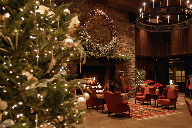 The Cove lobby at Christmas