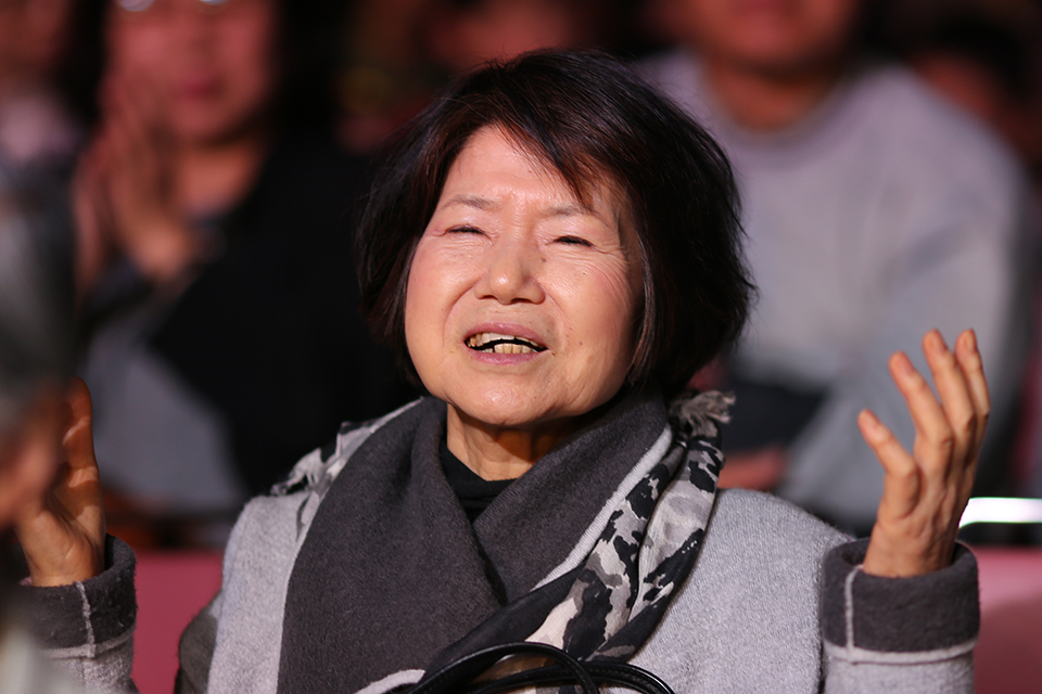 Japanese woman in worship