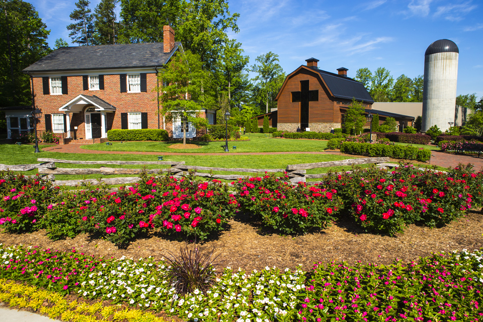 Billy Graham Library grounds with house