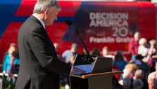 Franklin Graham: Prayer More Critical Than Labels This Election Year