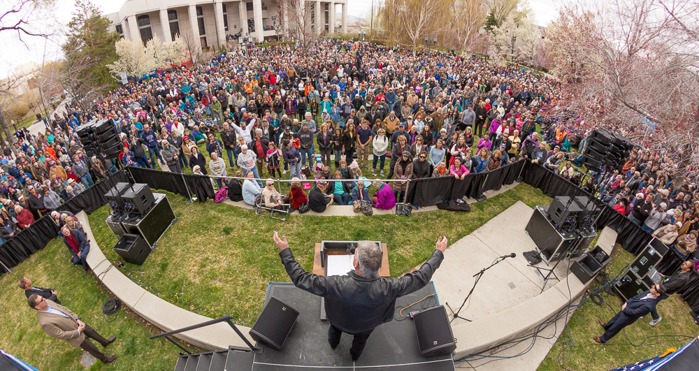 Franklin Graham urging attendees to "pray, vote, engage" during the Decision America Tour prayer rally at the Nevada Capitol.