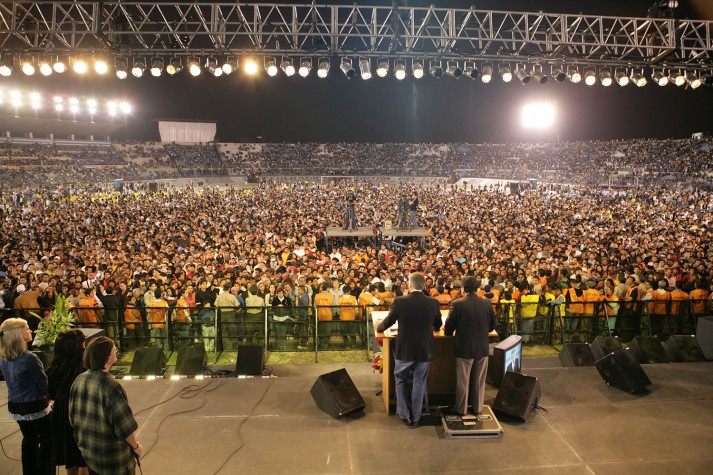 Franklin Graham shared a message of hope with a packed Alberto Spencer Stadium in 2007 in the port city of Guayaquil.