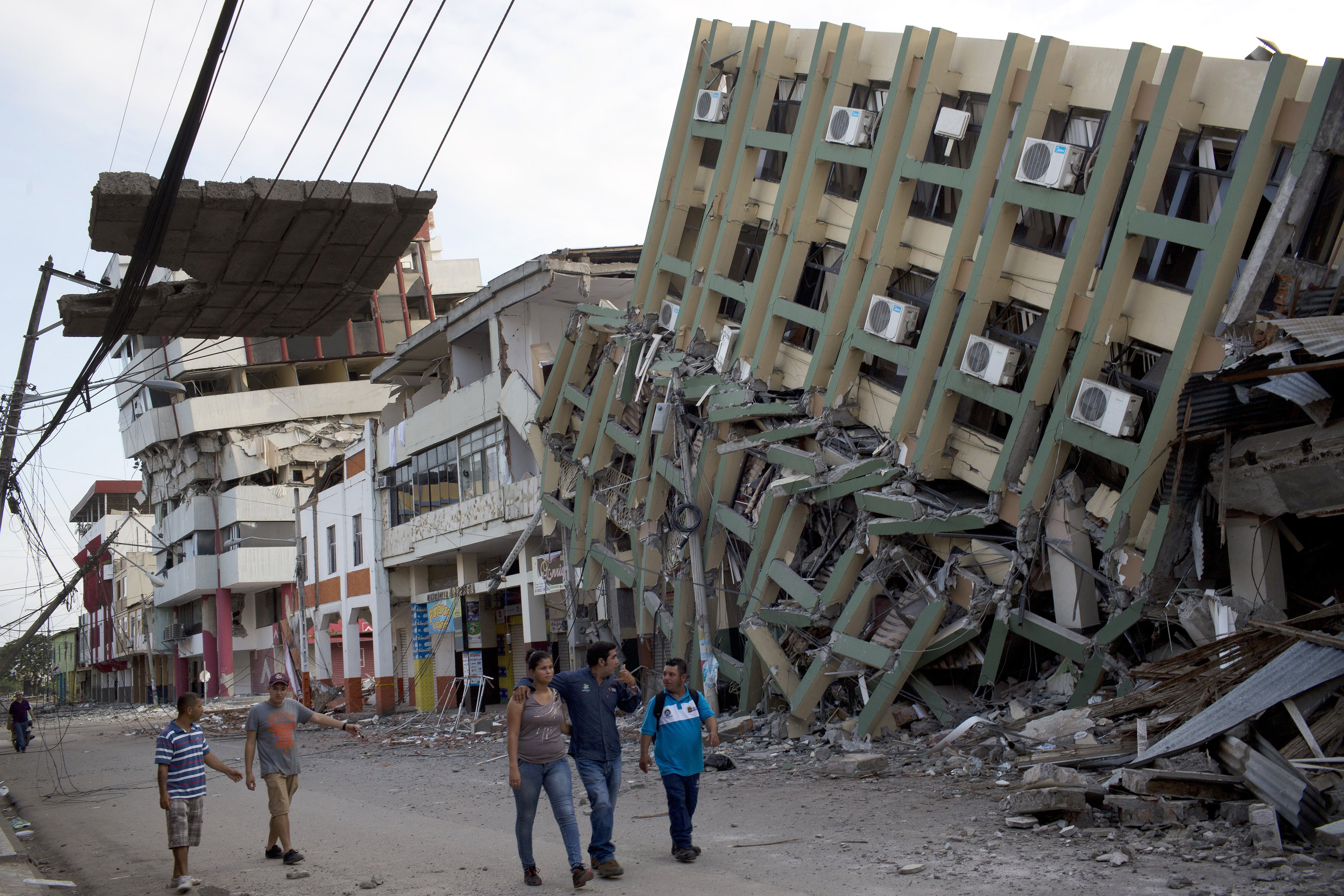 Баллы землетрясения сегодня. Землетрясение. Стихийные бедствия землетрясения. Землетрясение в Эквадоре. Землетрясение фото.