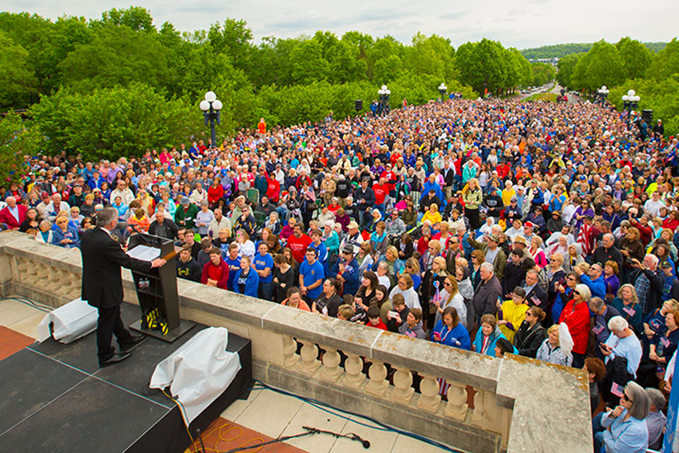 Crowd at Kentucky prayer rally