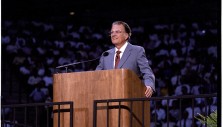 Billy Graham: Trust Christ, Not the Ways of the World