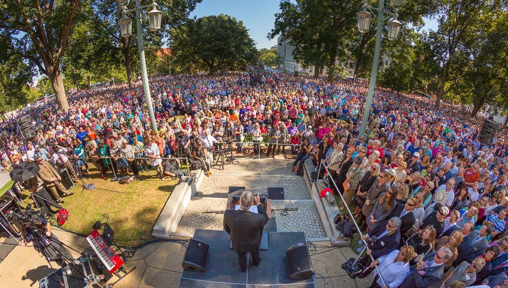 crowd of 14,000 in Raleigh NC