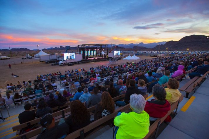 tb3_6440_web-960x640-lake-havasu-crowd-sunset