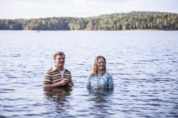 Actor Erika Christensen (portraying Leslie Strobel) and male actor in lake at her baptism