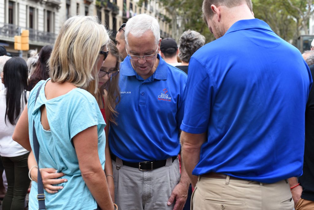 chaplains praying in Barcelona