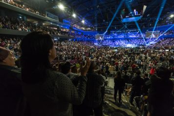 Thousands of people inside Polyvalenta Hall in Cluj-Napoca