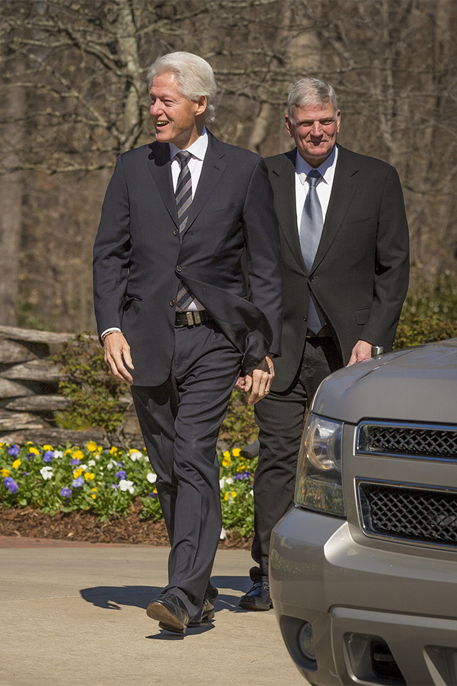 President Clinton and Franklin Graham by car