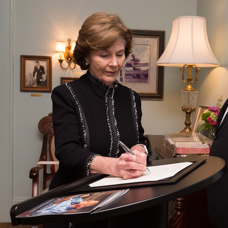 Laura Bush signs the guest book