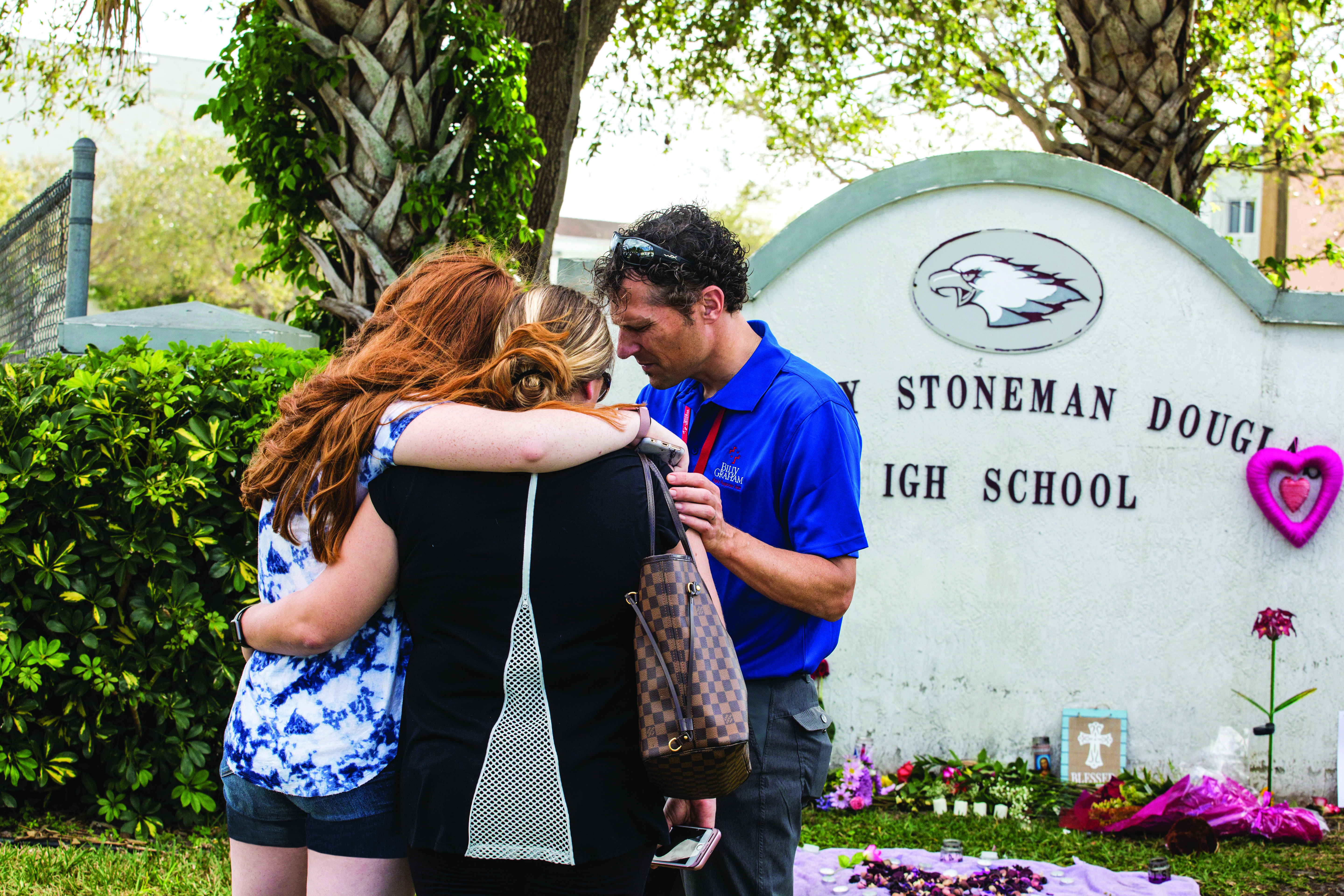 RRT chaplains pray in circle with community of Parkland, FL, after school shooting