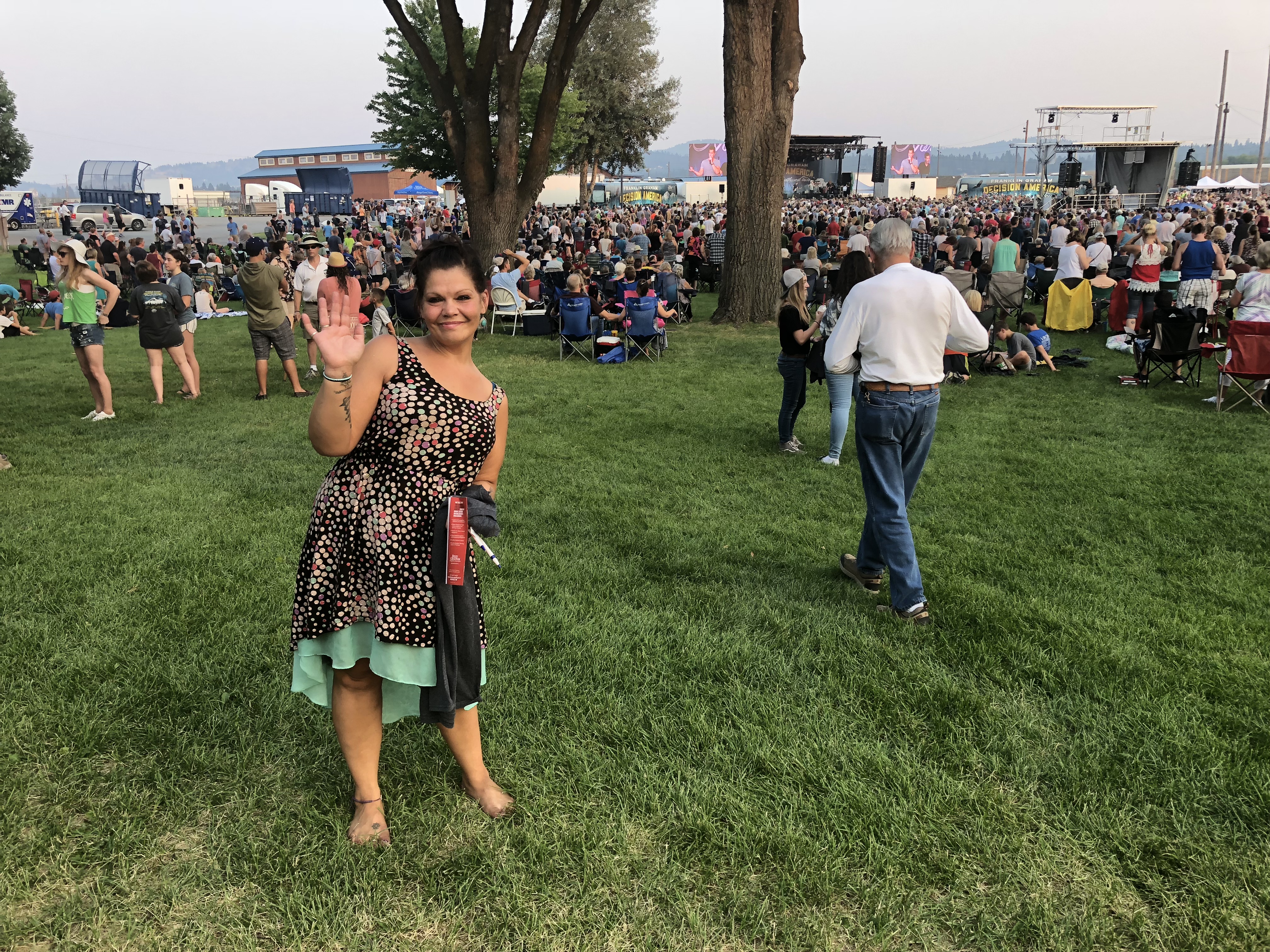 woman waving in Spokane at the Decision America event