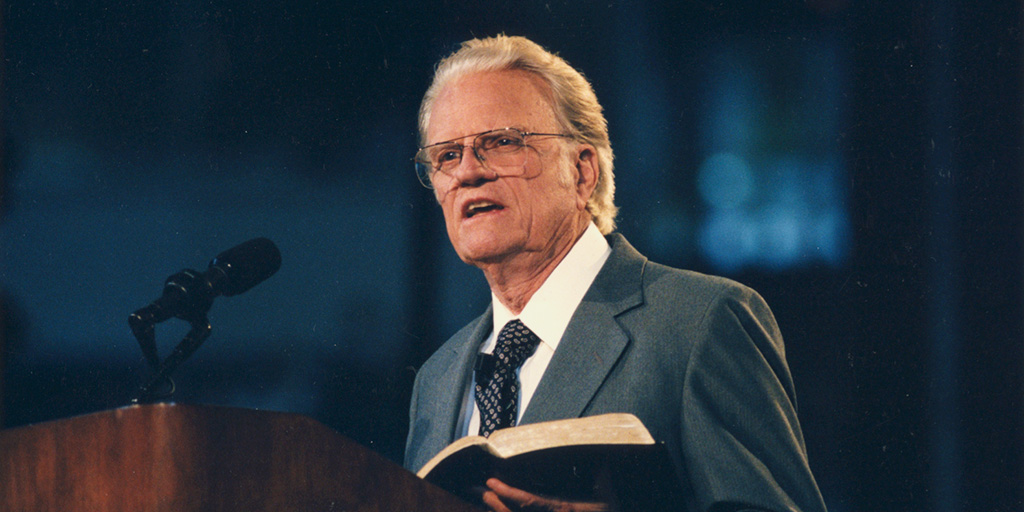 Billy Graham Bible in Hand-Twitter-1024×512