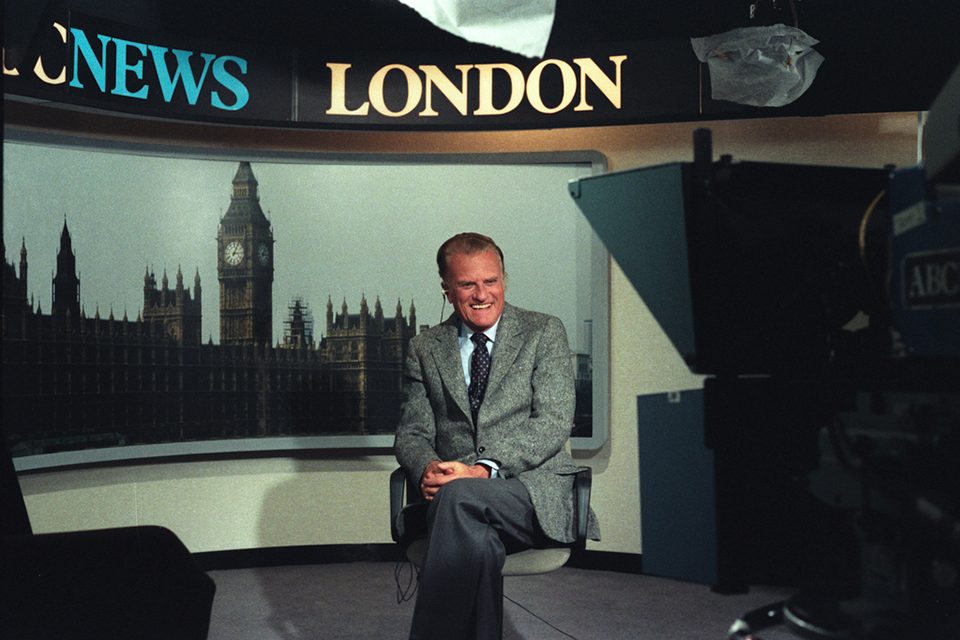 Billy Graham in London newsroom
