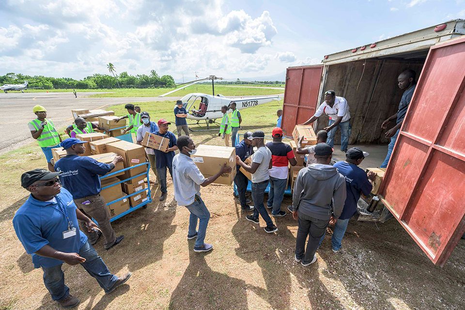 Unloading Samaritan's Purse Field hospital Haiti