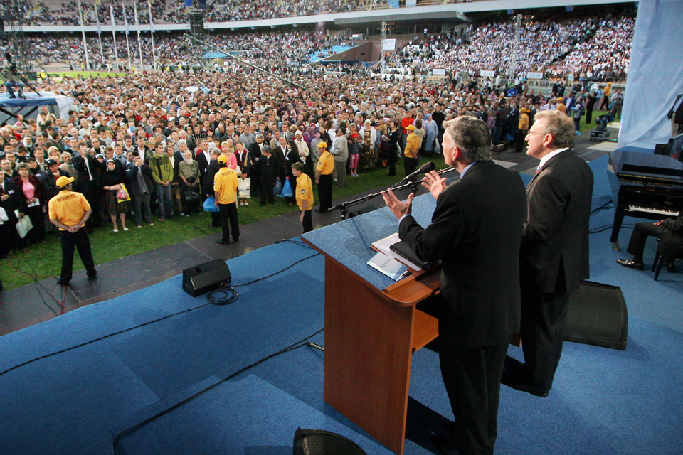 Franklin Graham preaching in Kiev