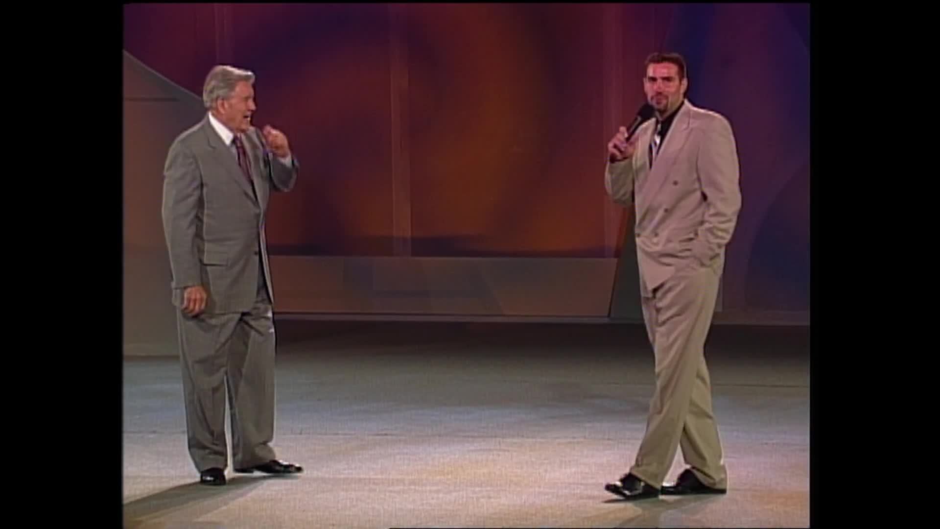 Kurt Warner Shares Testimony at Billy Graham Crusade 