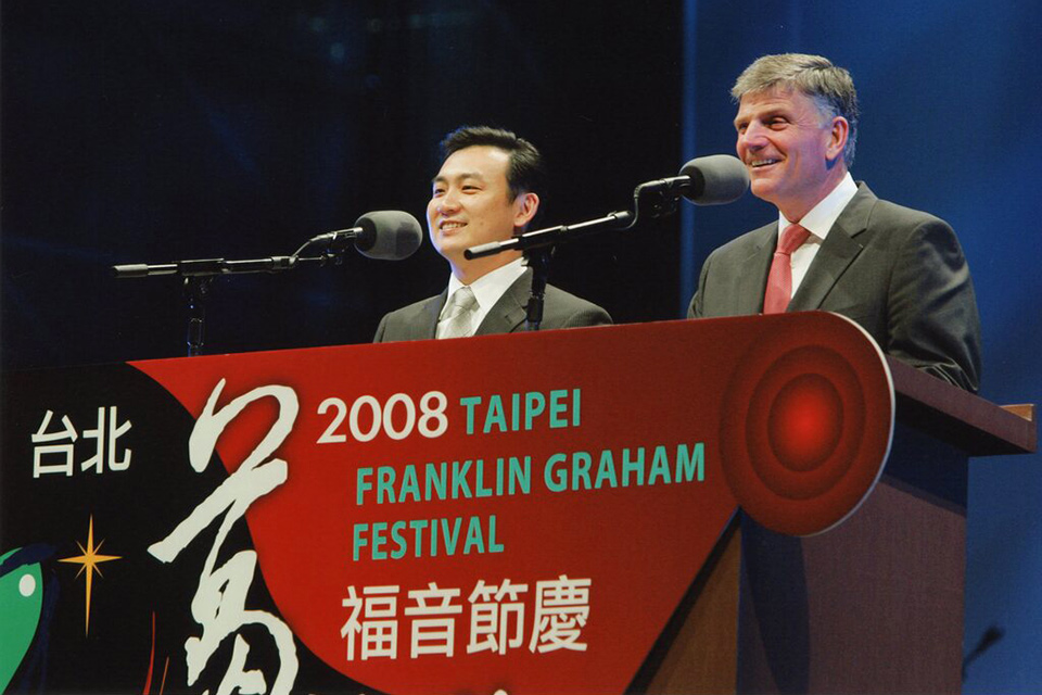 Franklin Graham preaching in Taipei, Taiwan