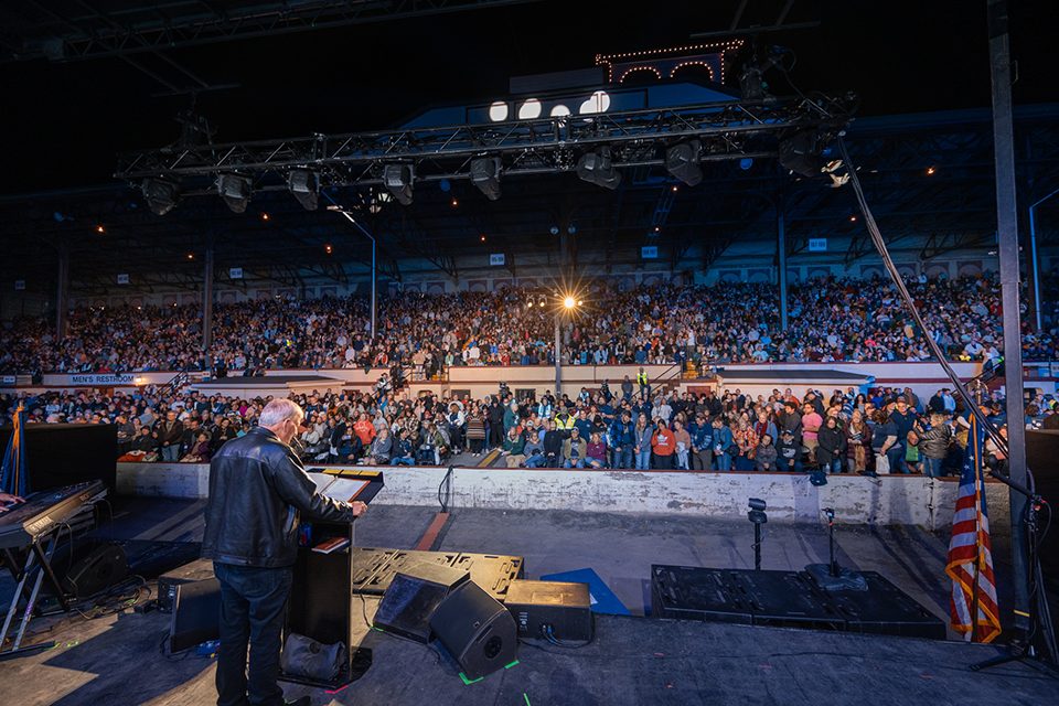 Franklin Graham preaching to crowd