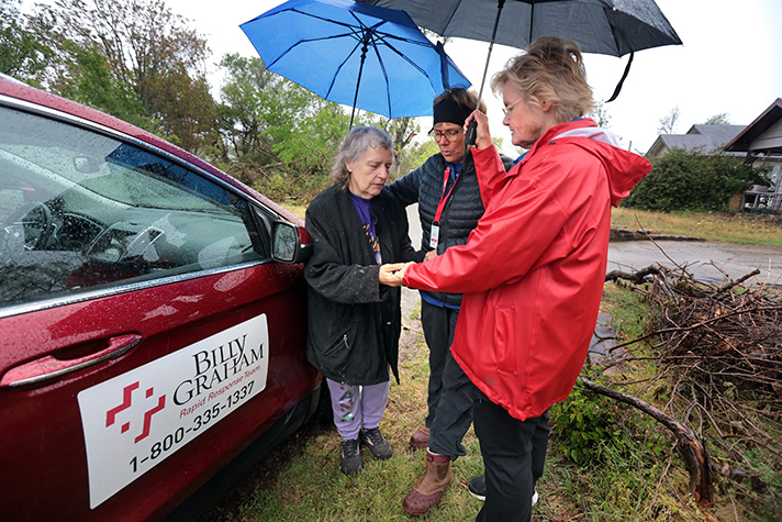 Franklin Graham Encourages Homeowners in Storm-Devastated Mississippi