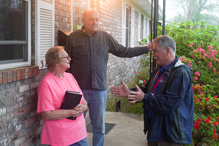 Franklin Graham Encourages Homeowners in Storm-Devastated Mississippi