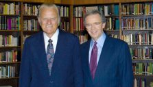 Charles Stanley, Known for ‘Unashamedly Teaching the Word of God,’ Dies at 90