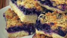 The Cove’s Blueberry Crumb Bars