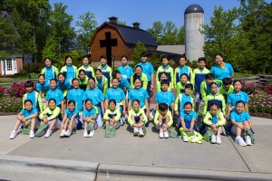 Pausing for a group photo before their return to South Korea.