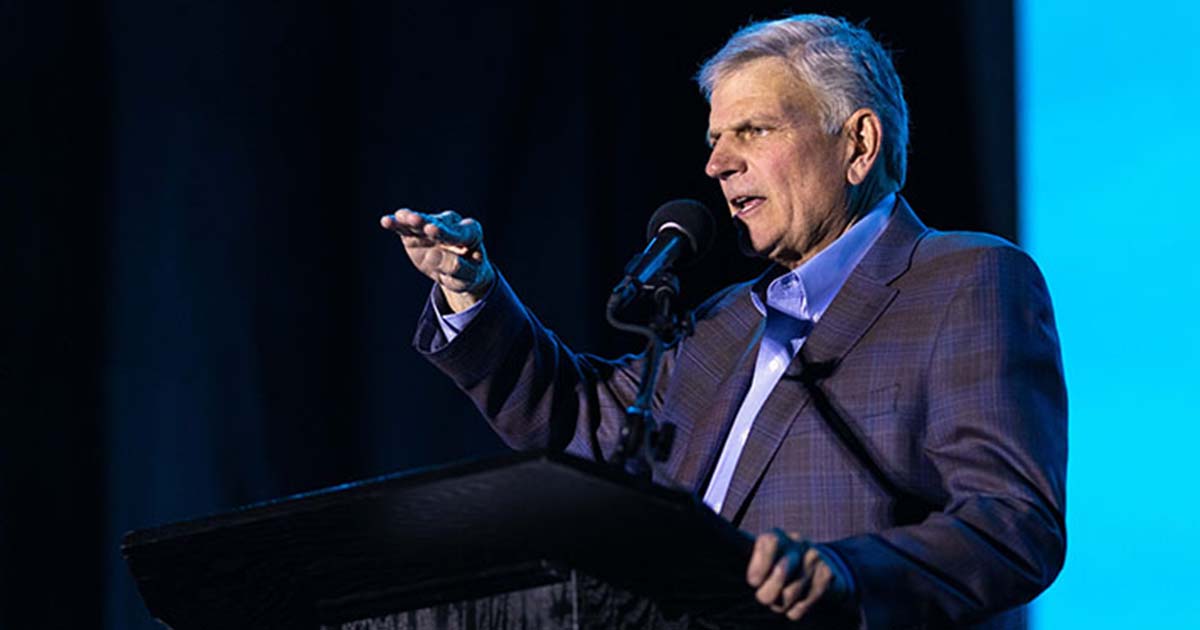 La gira God Loves You Tour llegará al Reino Unido en 2022 Billy