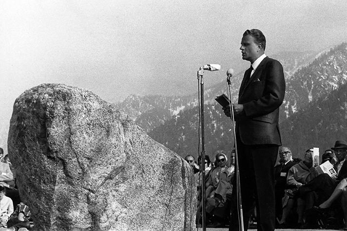 Billy Graham predicando en Forest Home.