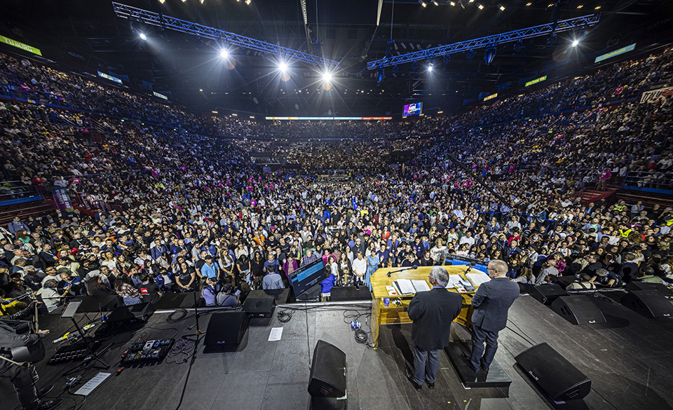 Noi Festival crowd as seen from behind Franklin Graham.