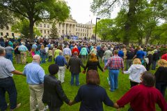 Jackson, Miss.: Stop #15 – Some 6,400 Mississippi residents gathered on the steps of the Capitol in Jackson on April 13, 2016 as part of the Decision America Tour.