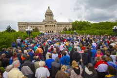 Frankfort, Ky.: Stop #22 – Some 5,800 Kentucky residents gathered at the capitol’s Front Terrace in Frankfort on May 4, 2016, as part of the Decision America Tour.