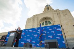 Lincoln, Ne.: Stop #24 – Some 3,200 Nebraskans gathered on north plaza of the capitol in Lincoln on May 18, 2016, as part of the Decision America Tour.