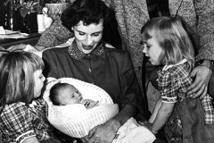 Five year old Virginia(Gigi) (left) and two old Anne admired
baby Ruth, nicknamed Bunny.(1950)