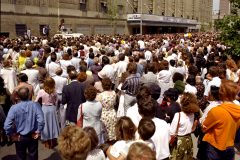 At the time of the 1978 Metro Toronto Crusade, though only seven percent of Toronto’s population attend church, thousands pack into Toronto’s indoor arena at Maple Leaf Gardens. The meetings were larger than any previous events held there.