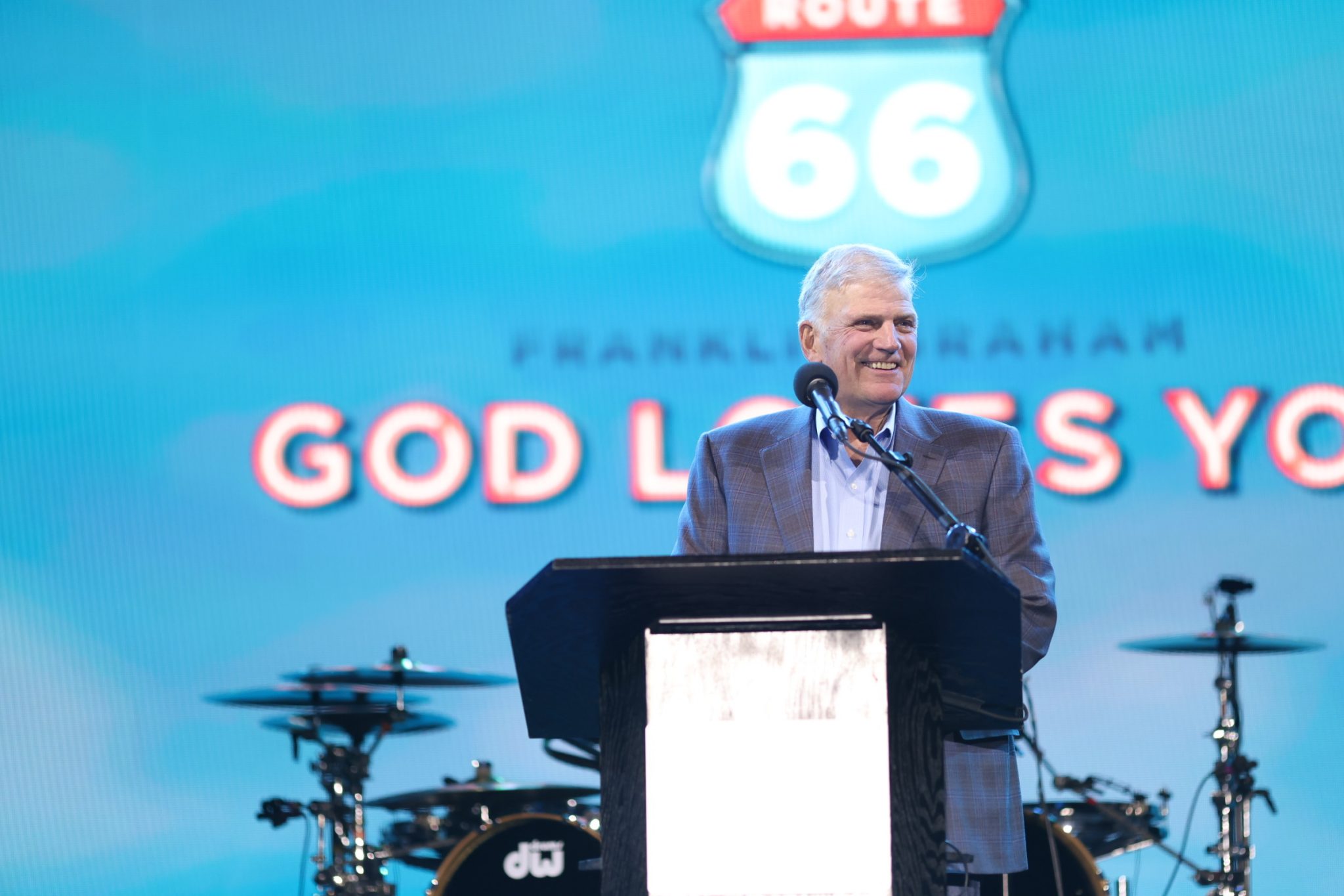 Franklin Graham holds closing night of Route 66 God Loves You Tour in