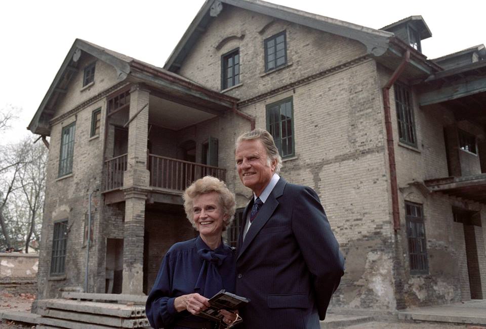 Billy and Ruth Graham in front of her childhood home in Huai an China